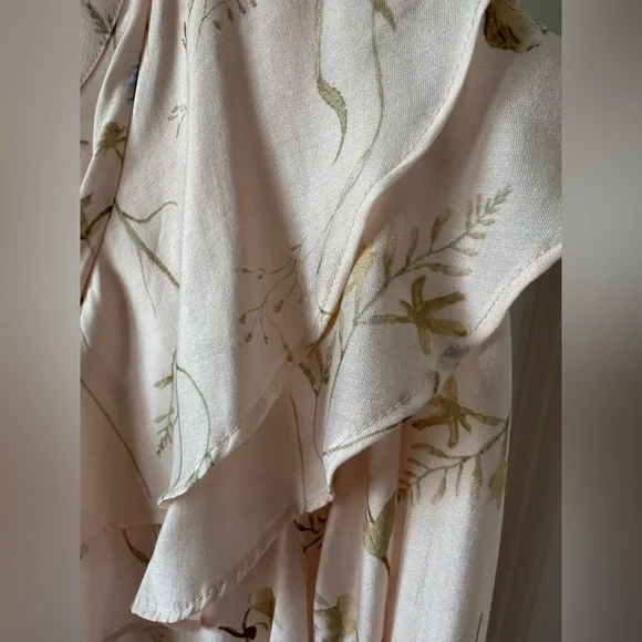 H&M Flounced Floral Peach 🍑 Ruffle Blouse. - Picture 4 of 11
